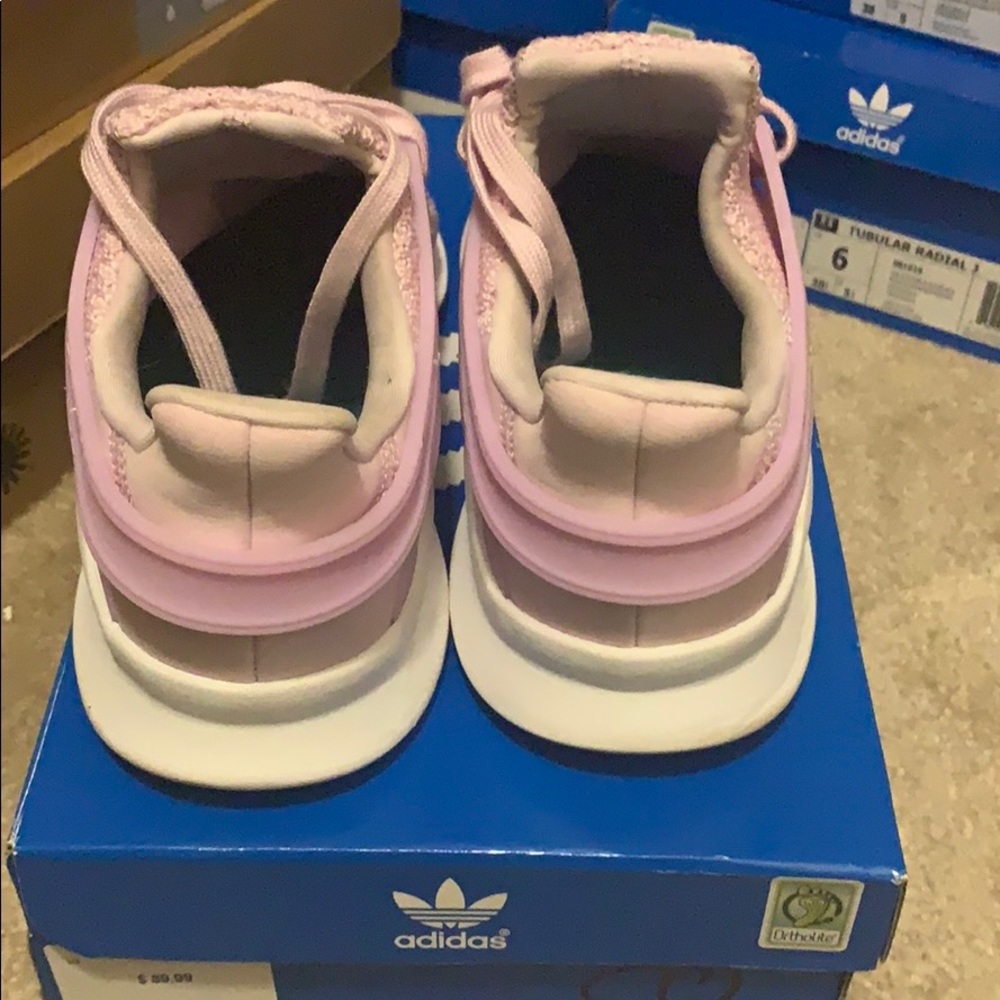 Adidas - Picture 3 of 5